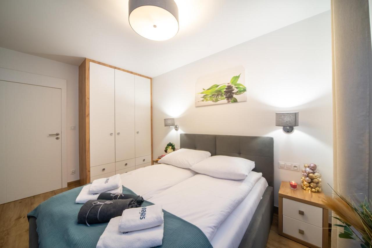 Huoneisto Maya's Flats & 74 - Swietej Barbary