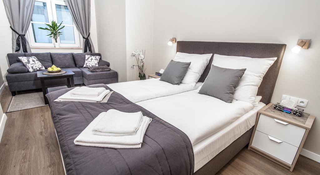Aparthotel Black Swan House, Old Town 3*