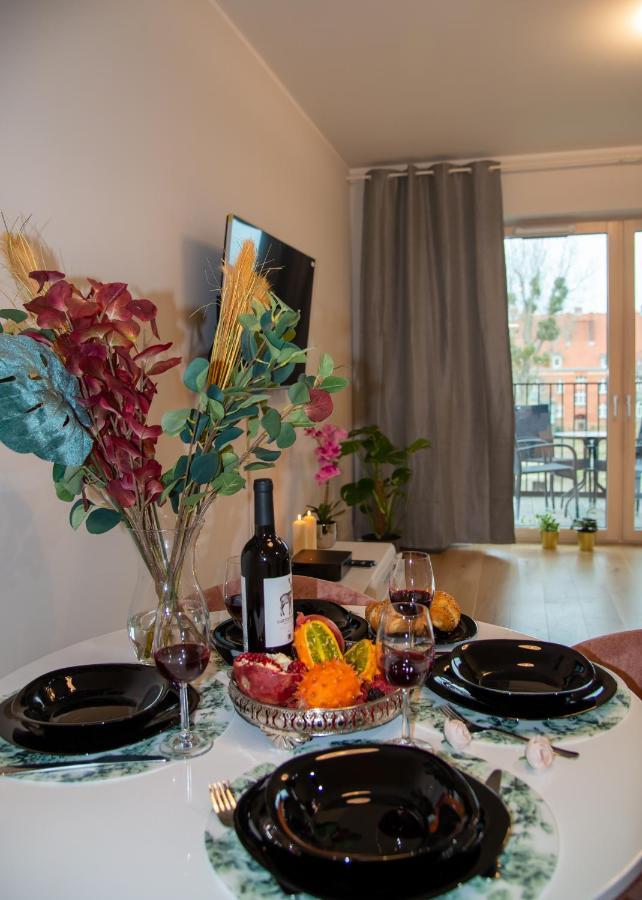 Maya's Flats & - River View Apartment