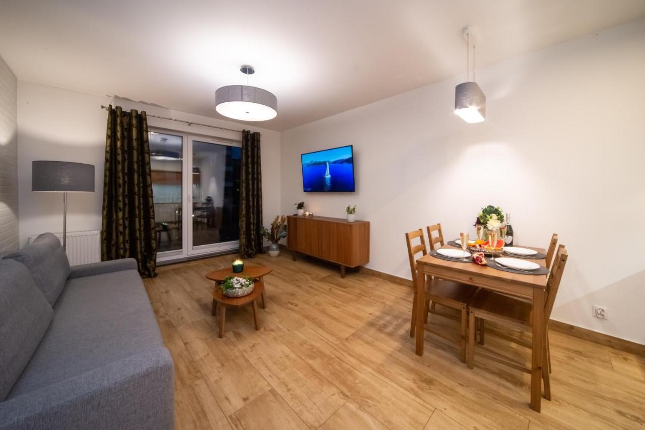 Maya's Flats & 74 - Swietej Barbary Huoneisto Gdańsk