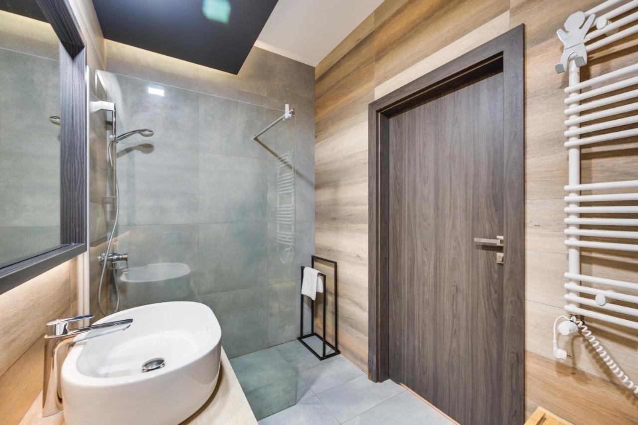 Greenwood With Terrace - Neptun Park By Oneapartments *