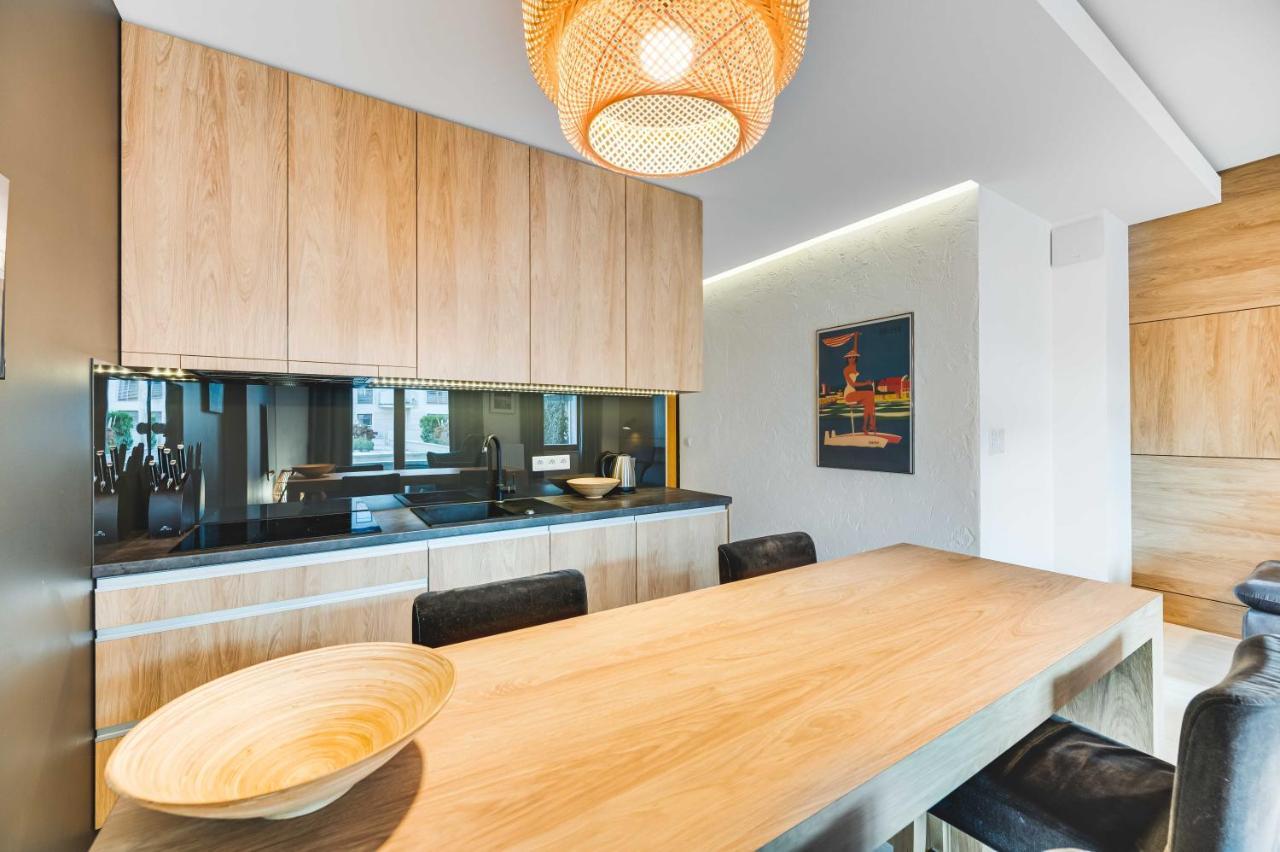 Greenwood With Terrace - Neptun Park By Oneapartments *