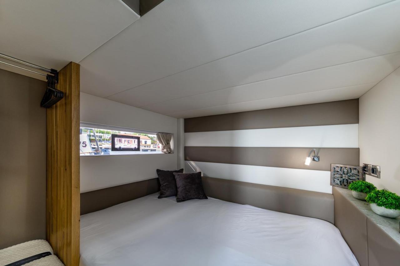Houseboat Nomadream Botel