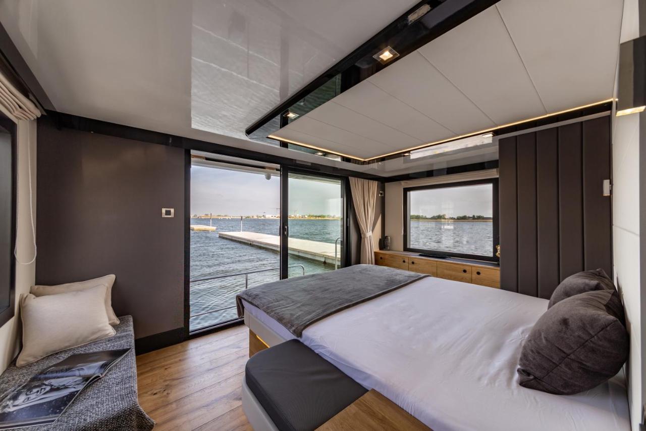 Houseboat Nomadream Botel *