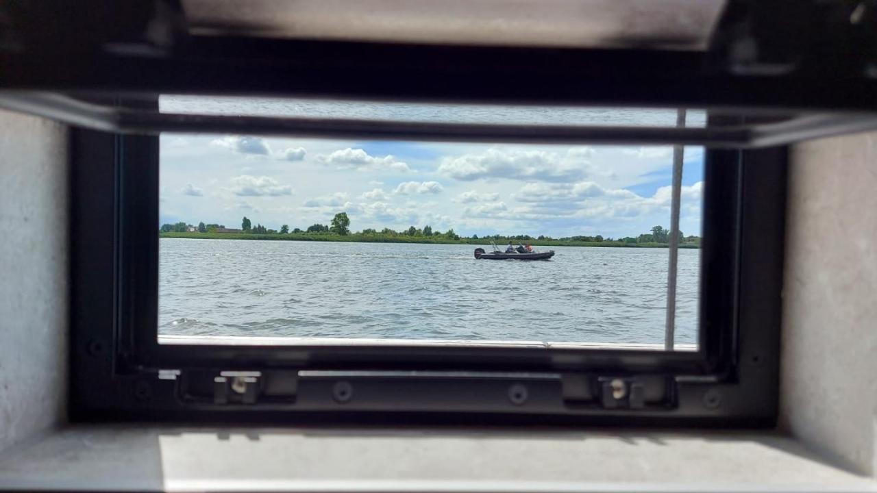 Botel Houseboat Nomadream