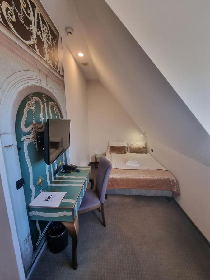 Celestin Aparthotel