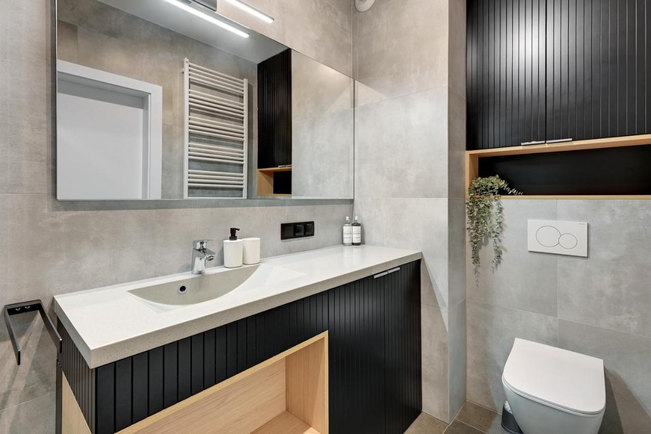 Grano - Pool, Sauna, & Parking By Downtown Apartment *
