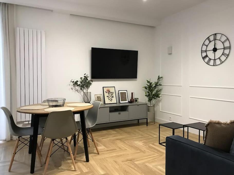 Garden Gates - Luxury In The Heart Of Old Town Apartment
