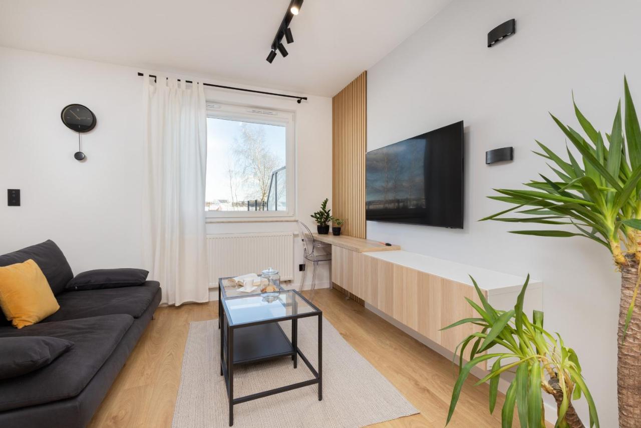 Apartment Butterfly With Parking By Renters