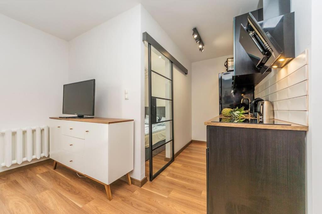 Hello Brzezno Dworska Dark Apartment Gdansk
