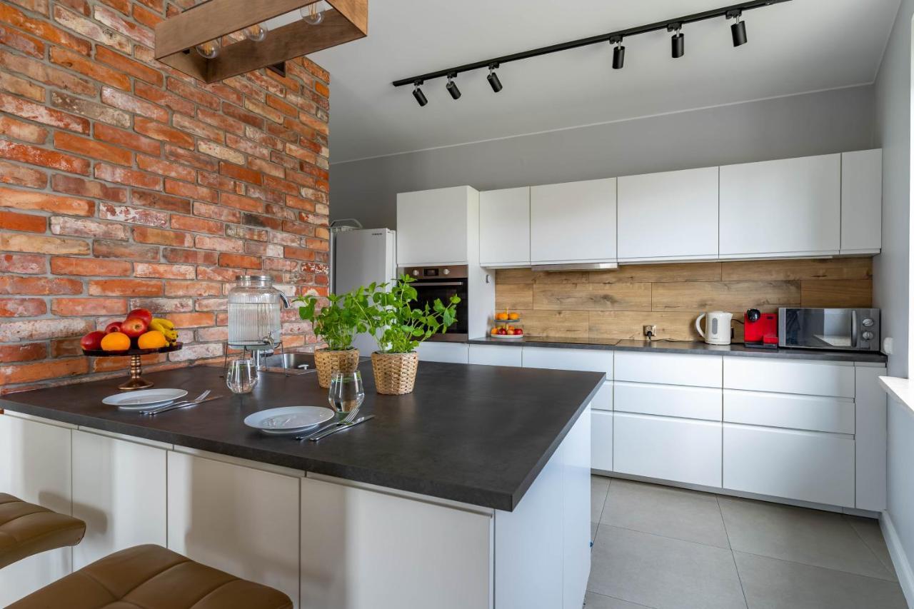 160m2, 500m Od Starowki Apartment