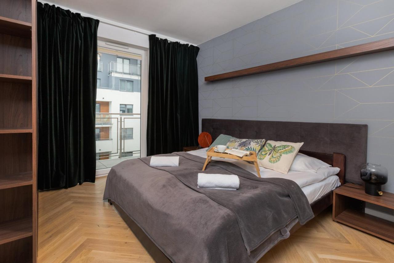 Lägenhet Superior With Balcony & Parking By Renters Prestige *