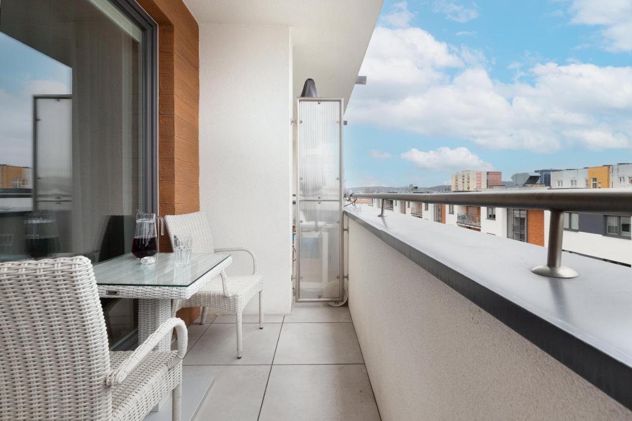 Superior With Balcony & Parking By Renters Prestige