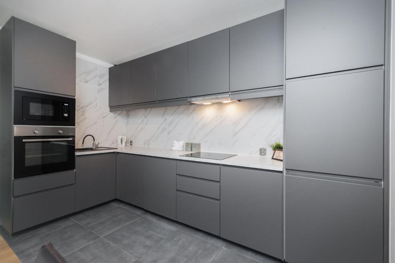 Apartment Pokoj Nr 1 Przy Ul. Sw. Barbary Ze Wspolna Lazienka I Kuchnia