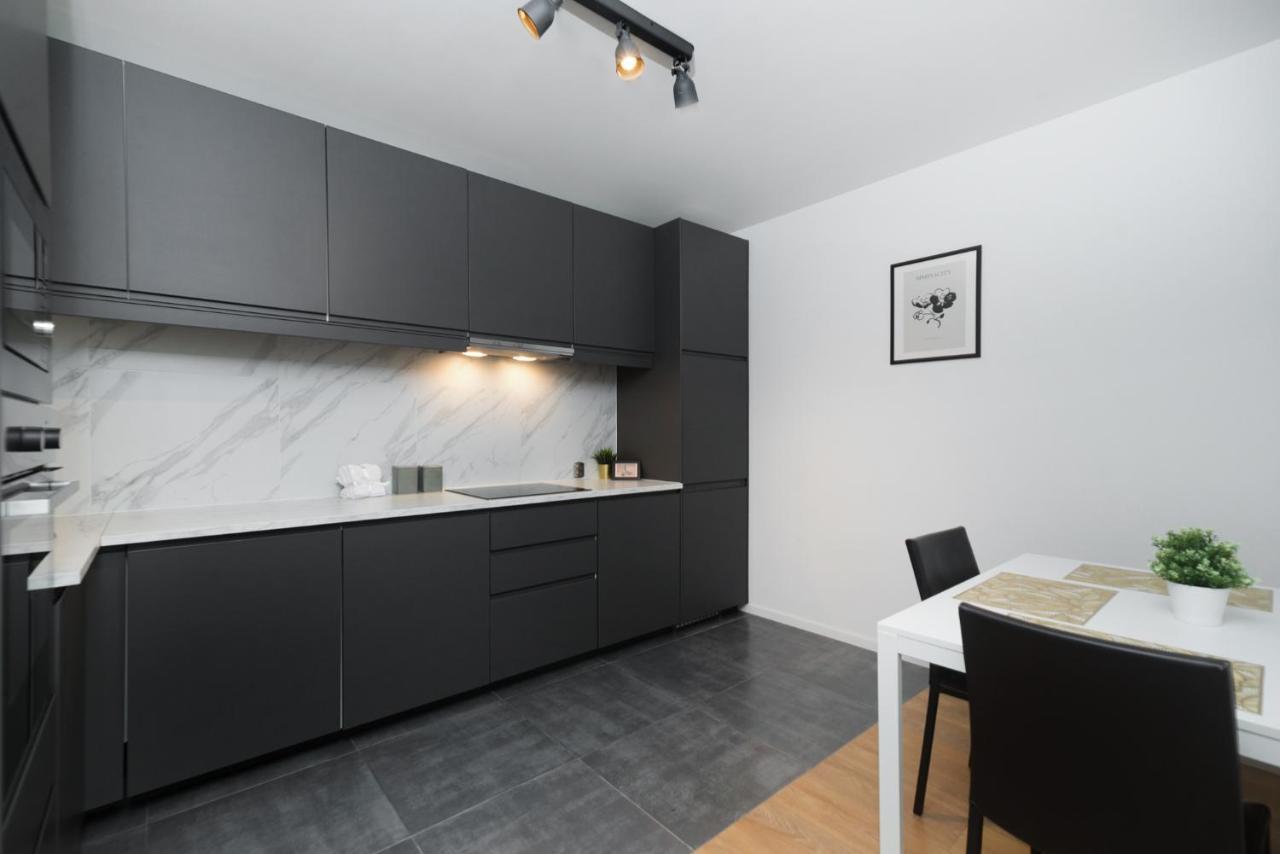 Pokoj Nr 1 Przy Ul. Sw. Barbary Ze Wspolna Lazienka I Kuchnia Apartment