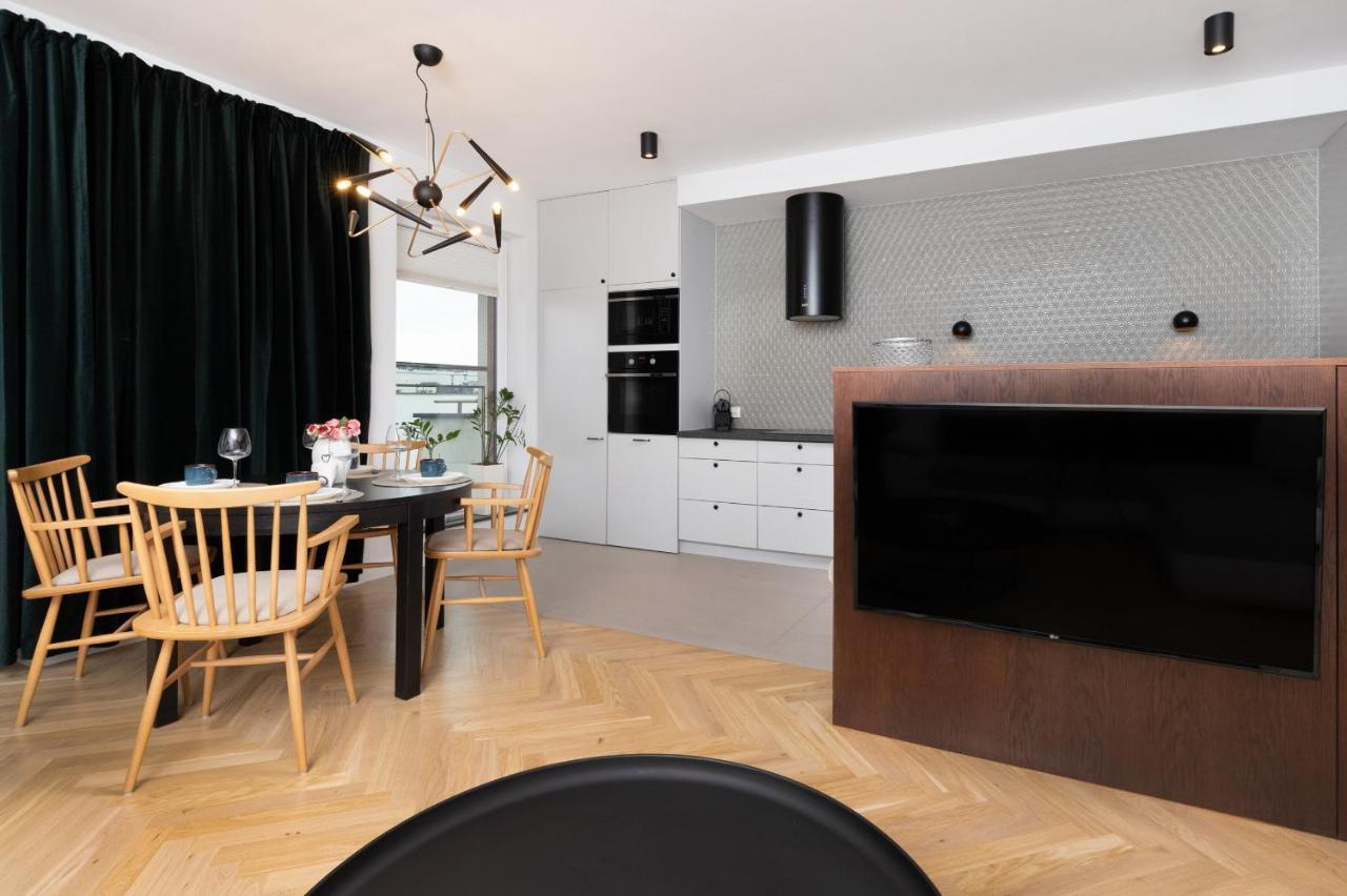 Lägenhet Superior With Balcony & Parking By Renters Prestige *