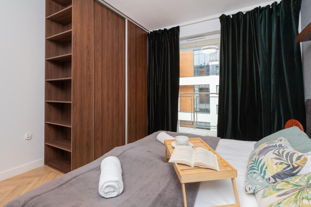 Lägenhet Superior With Balcony & Parking By Renters Prestige