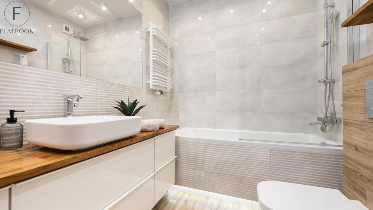 Flatbook - Seaside Spectrum Apartment
