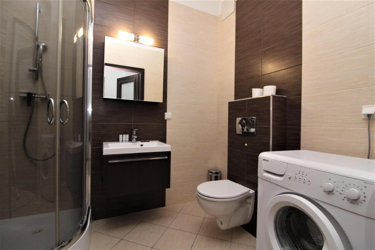 Nadmorski Dwor 14 *