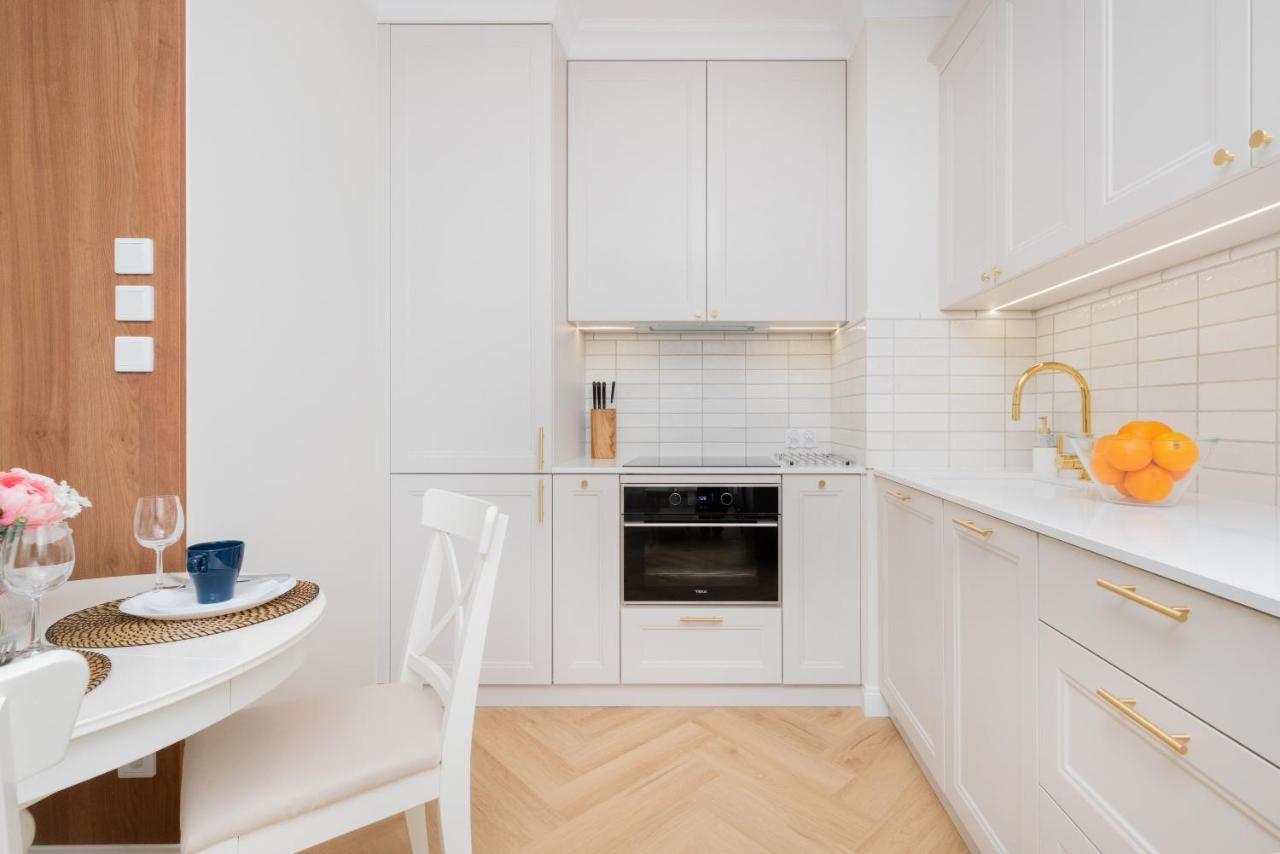 Zajezdnia Wrzeszcz With Balcony By Renters Apartment *