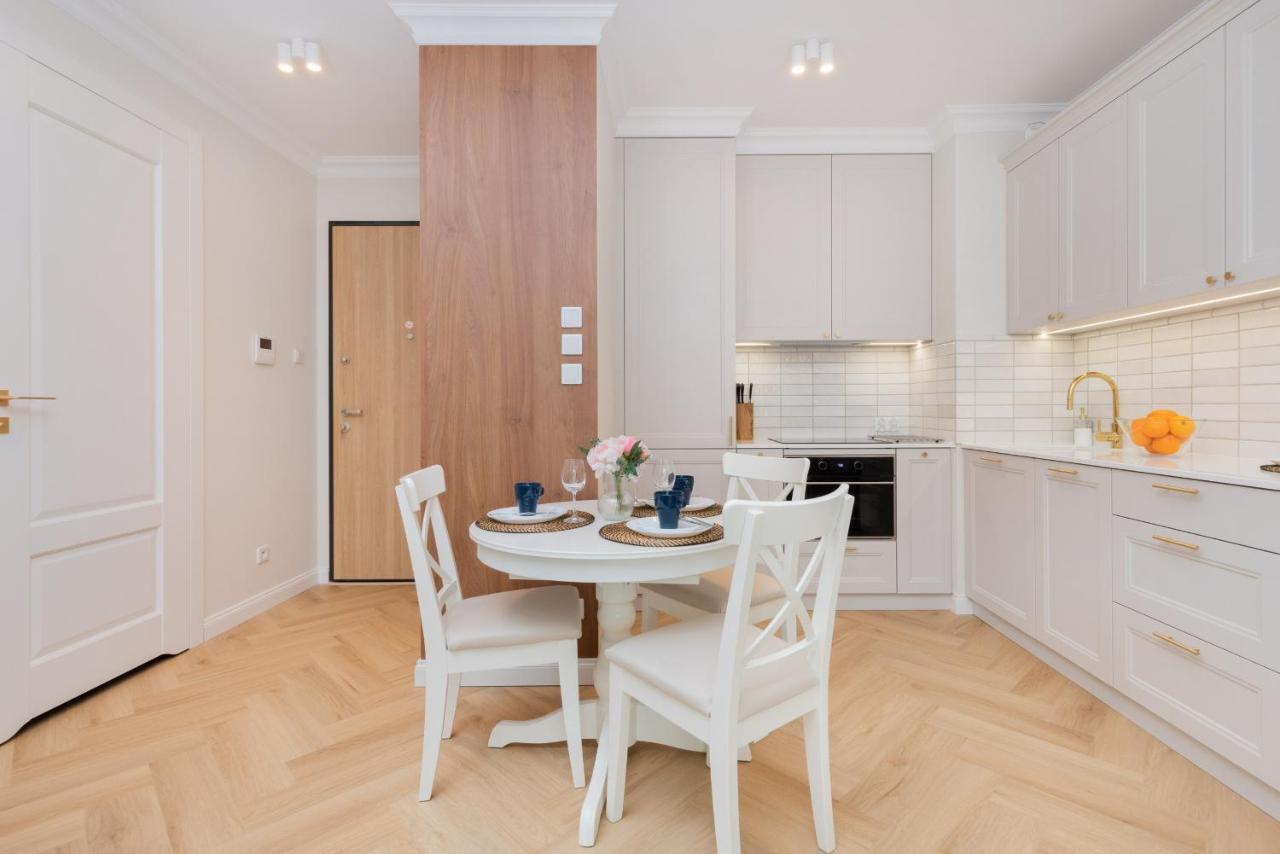 Zajezdnia Wrzeszcz With Balcony By Renters Apartment Gdansk