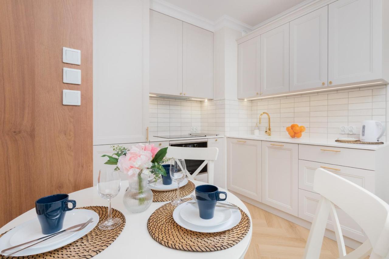 Apartment Zajezdnia Wrzeszcz With Balcony By Renters