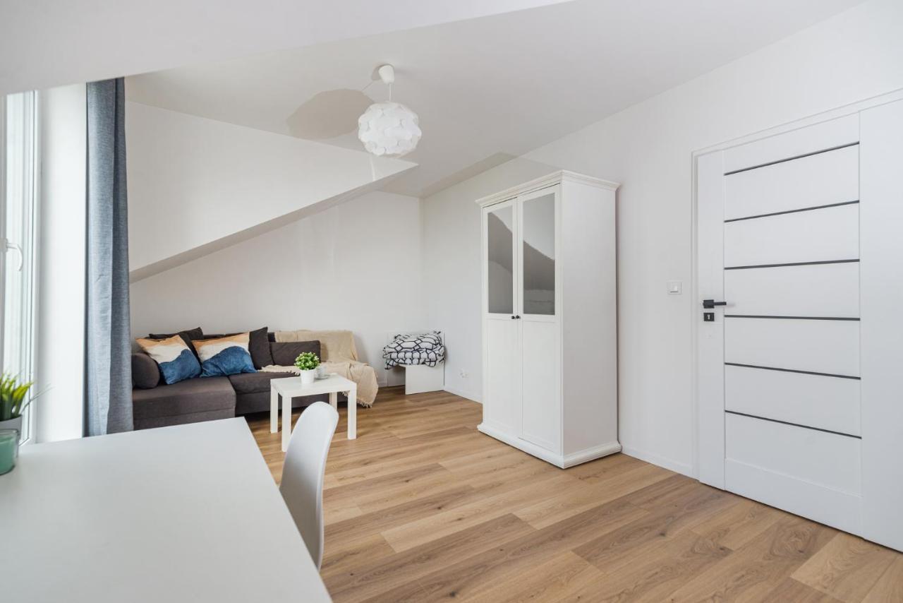 Apartment Pokoj Nr 1 Przy Ul. Sw. Barbary Ze Wspolna Lazienka I Kuchnia