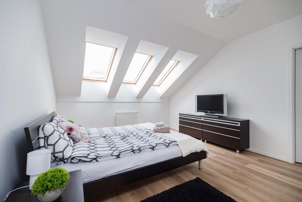 Apartment Pokoj Nr 1 Przy Ul. Sw. Barbary Ze Wspolna Lazienka I Kuchnia