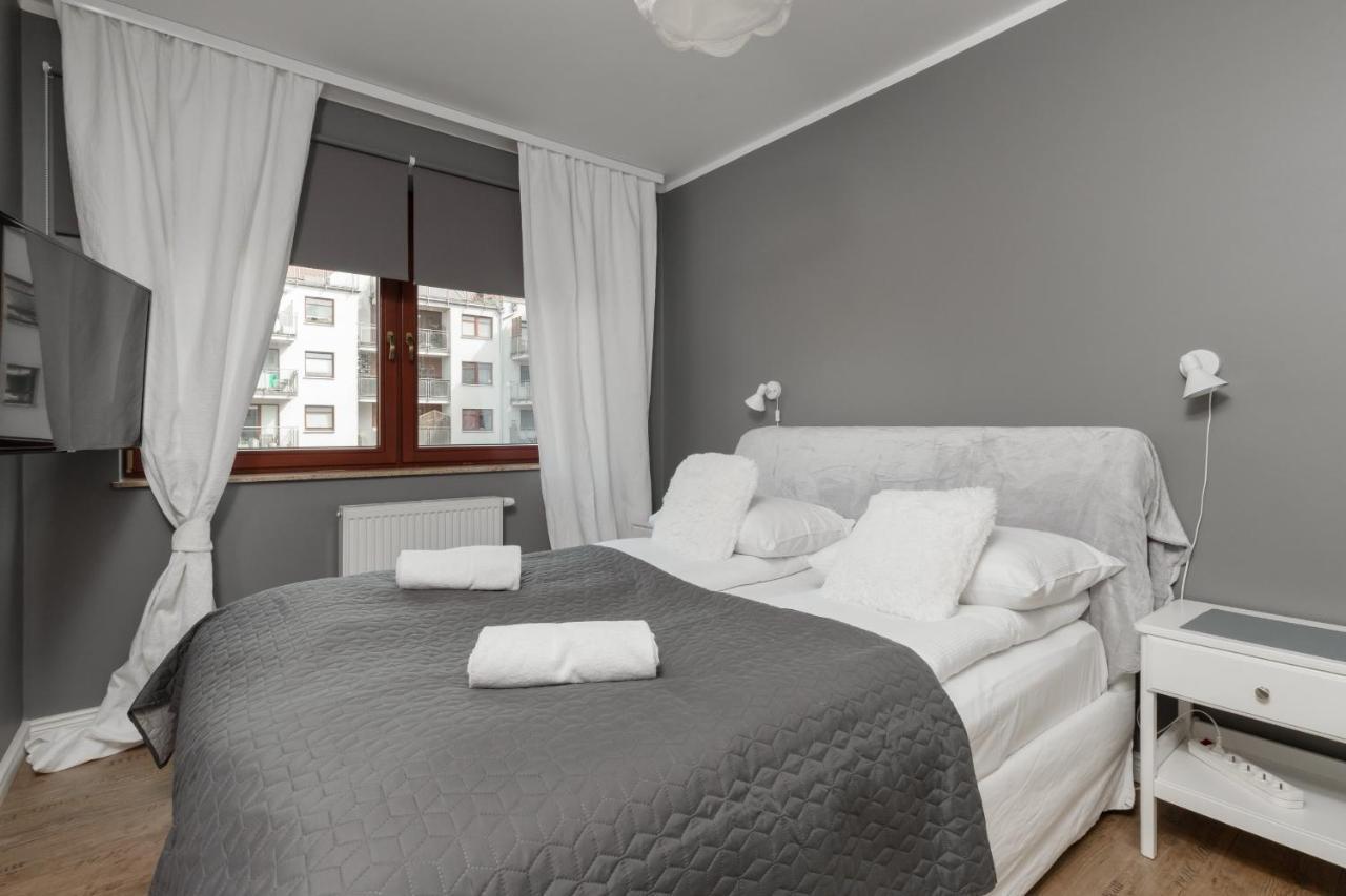 City Center With Balcony By Renters Apartment *