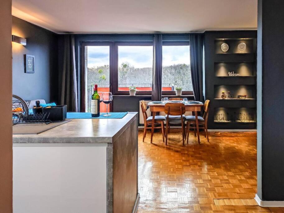 Apartment On Top Of The World *
