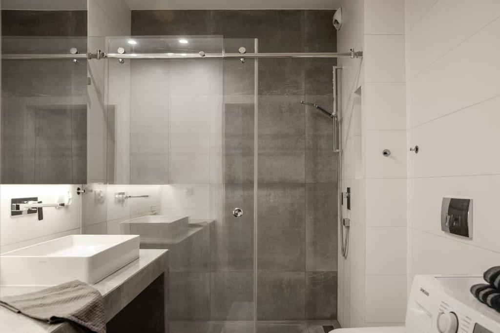 Platinum Jaglana - Wyspa Spichrzow Apartment Gdansk