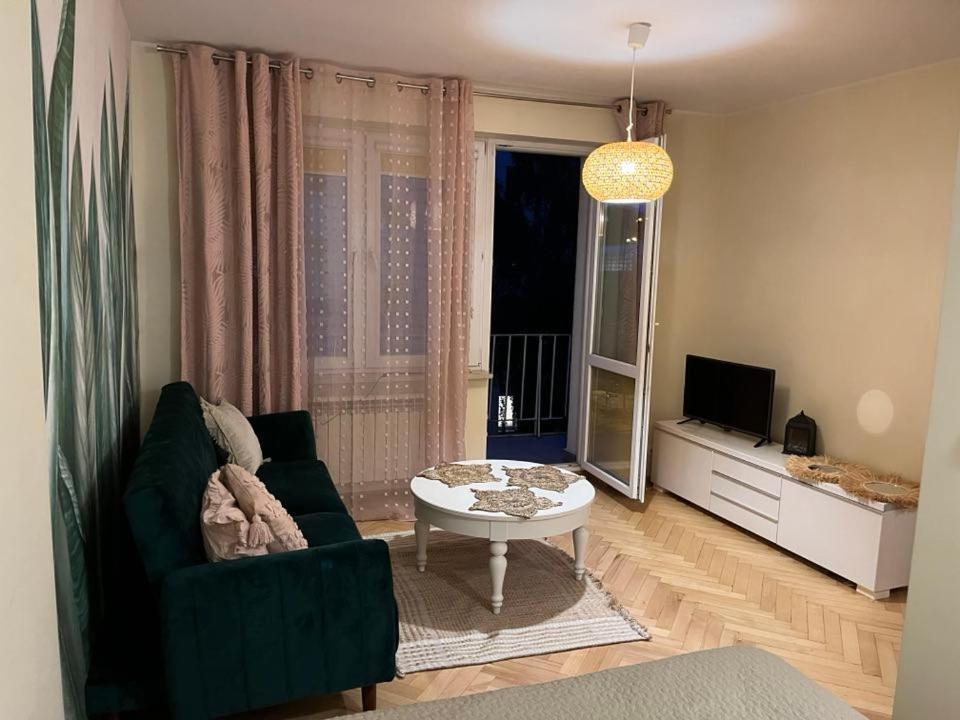 Apartament Wakcyjny Przy Ulicy Paryzntow *