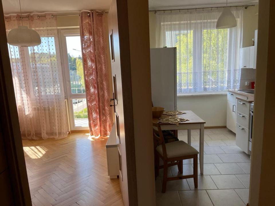 Apartament Wakcyjny Przy Ulicy Paryzntow Apartment