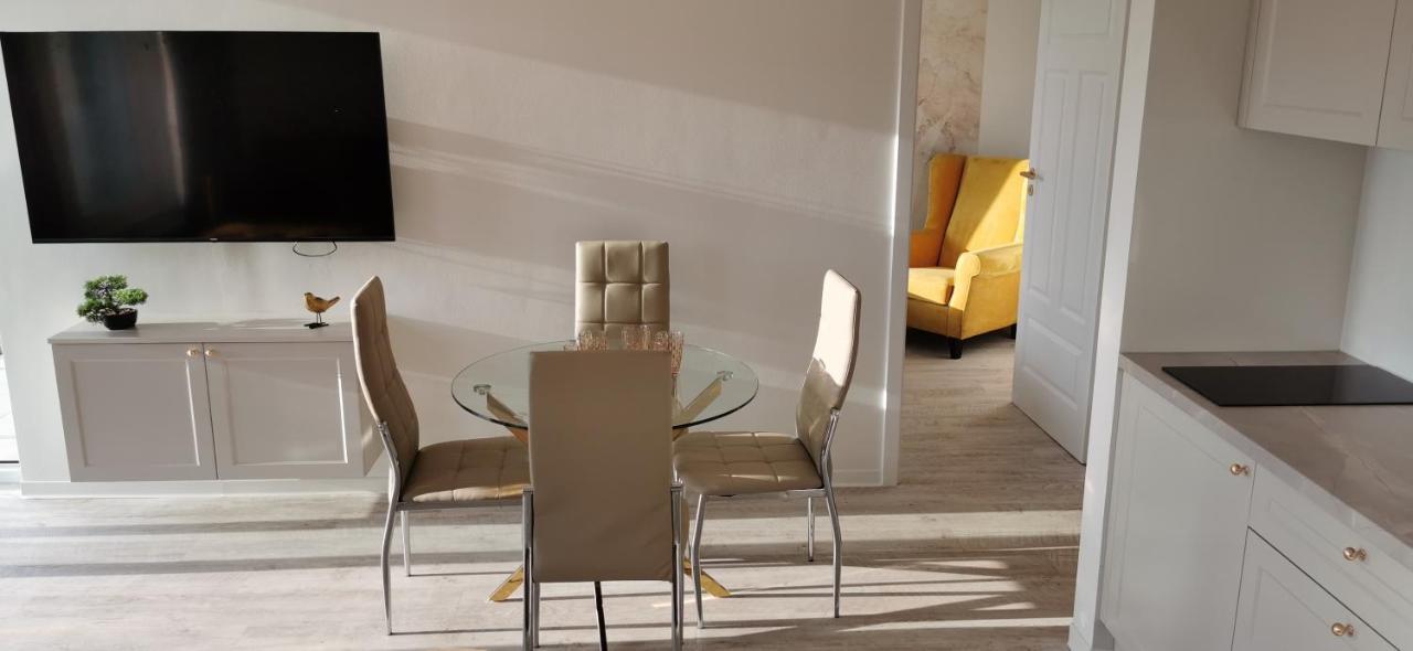 Flou Premium Apartament Z Parkingiem, Plaza 700m Huoneisto