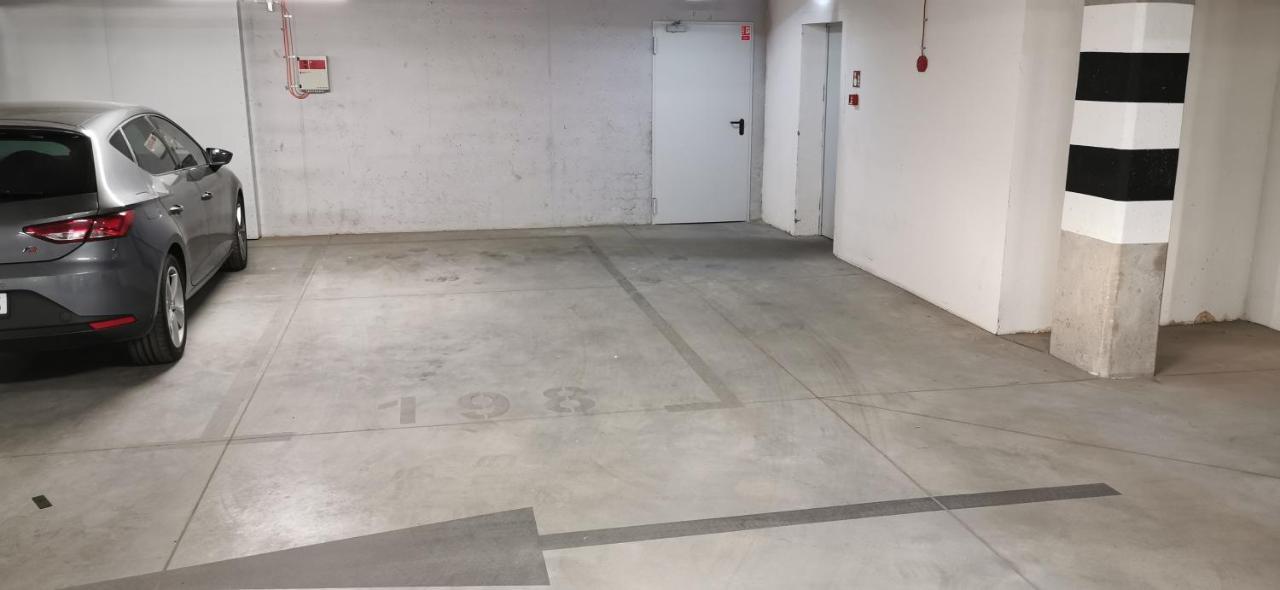 Huoneisto Flou Premium Apartament Z Parkingiem, Plaza 700m *