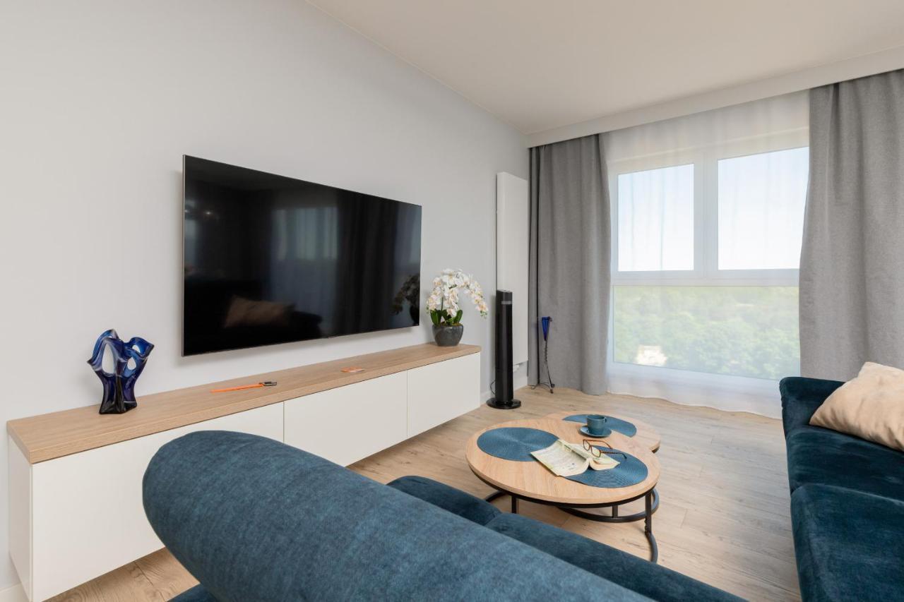Sea Waves With Park View By Renters Apartment *