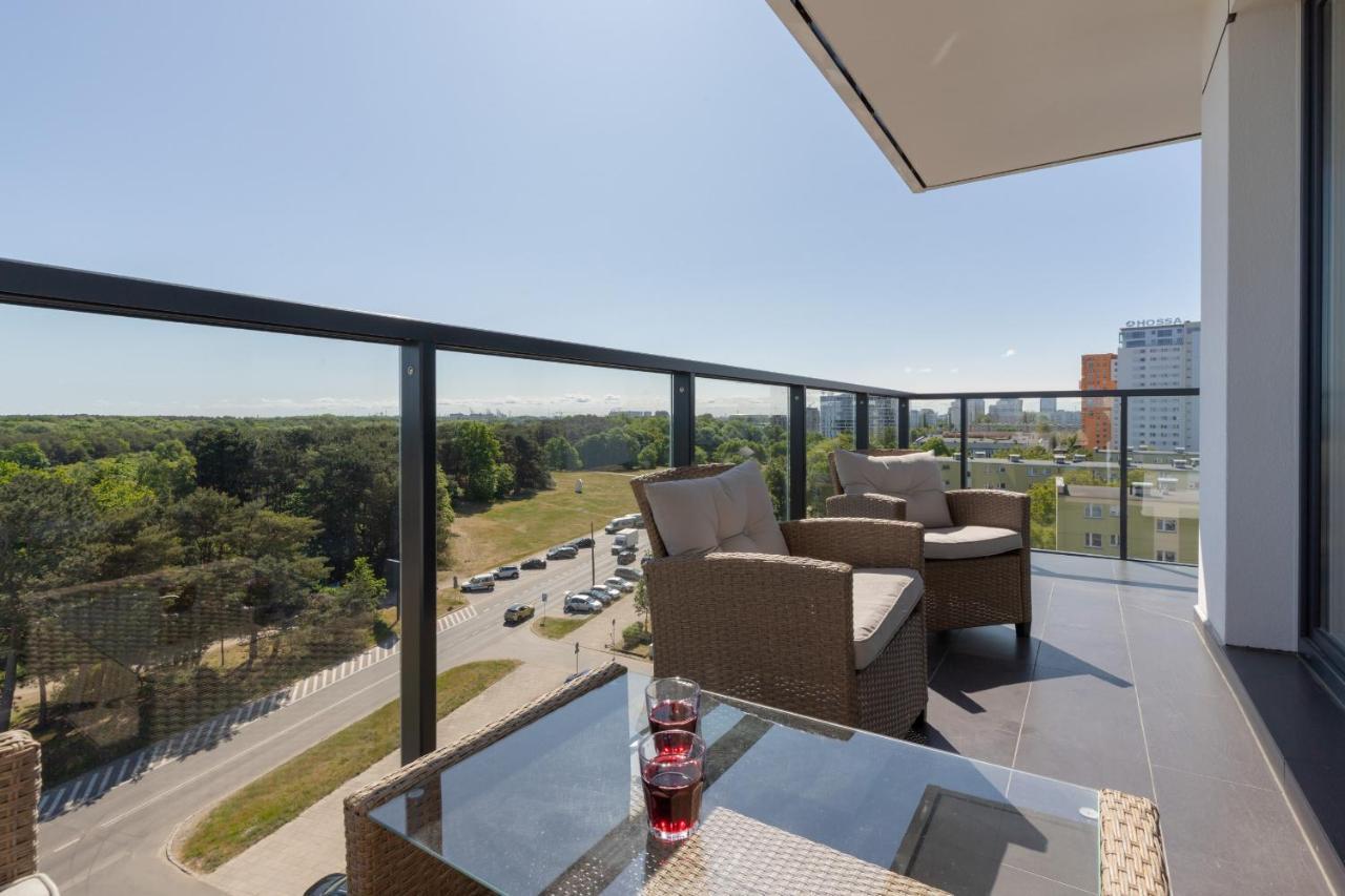Sea Waves With Park View By Renters *
