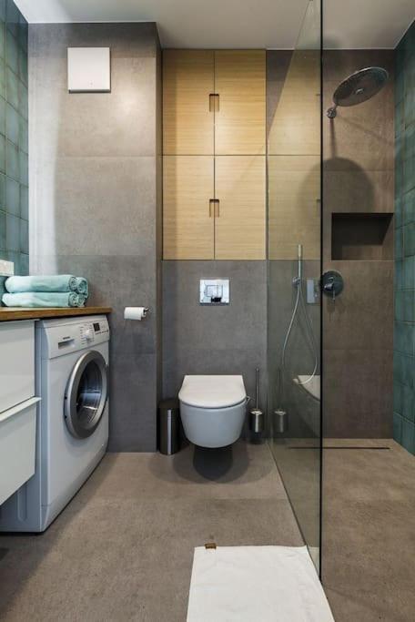 Garnizon Roberta Z Tarasem Apartment *