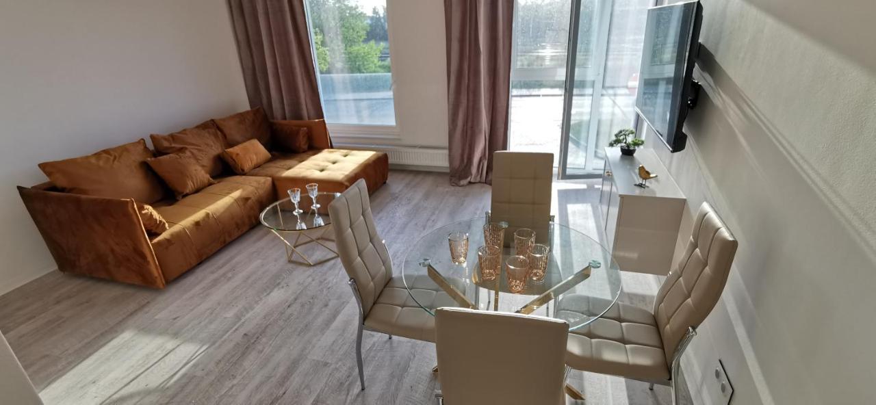 Flou Premium Apartament Z Parkingiem, Plaza 700m Huoneisto