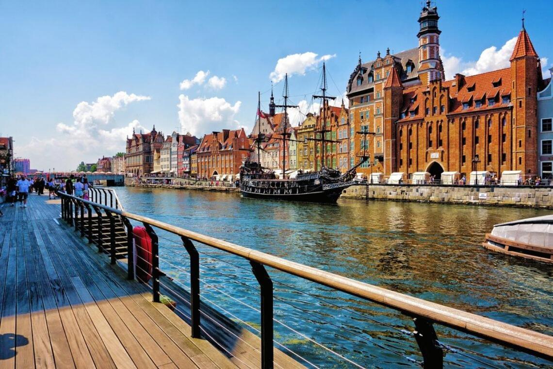 Wave White Pearl In Gdańsk
