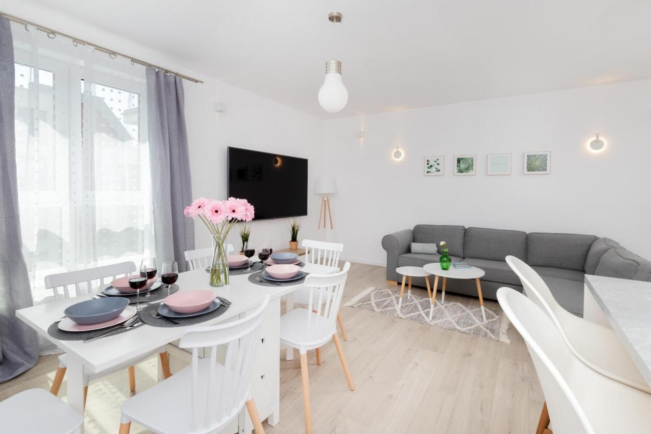 Garnizon For 6 Guests With Parking & Balcony By Renters Apartment *