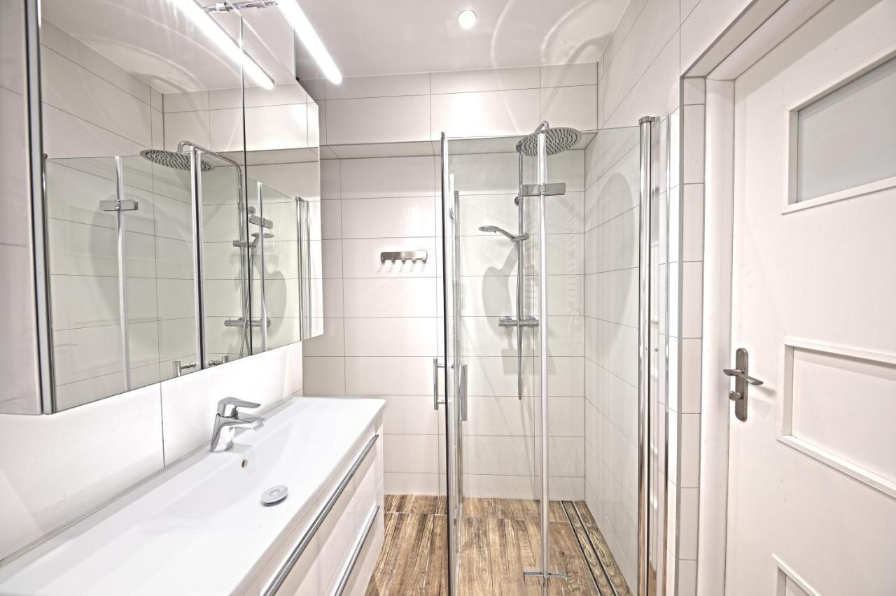Family Luxury Comfort 2 Bedrooms & Playstation 4 & Panoramic View Of The Gdansk's Old Town & Free Private Parking *