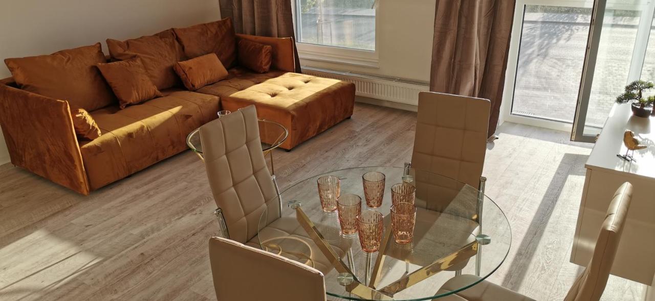 Huoneisto Flou Premium Apartament Z Parkingiem, Plaza 700m *