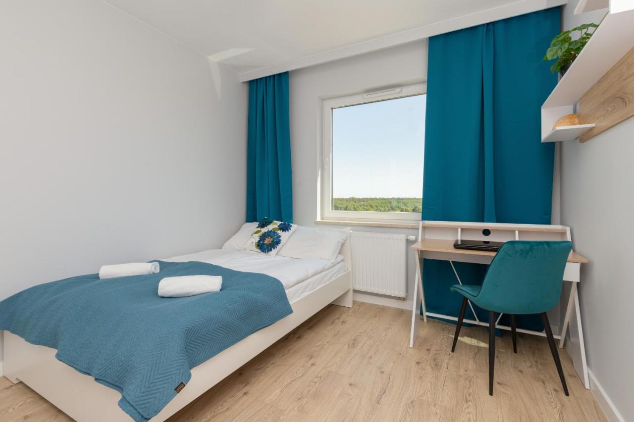 Sea Waves With Park View By Renters Apartment