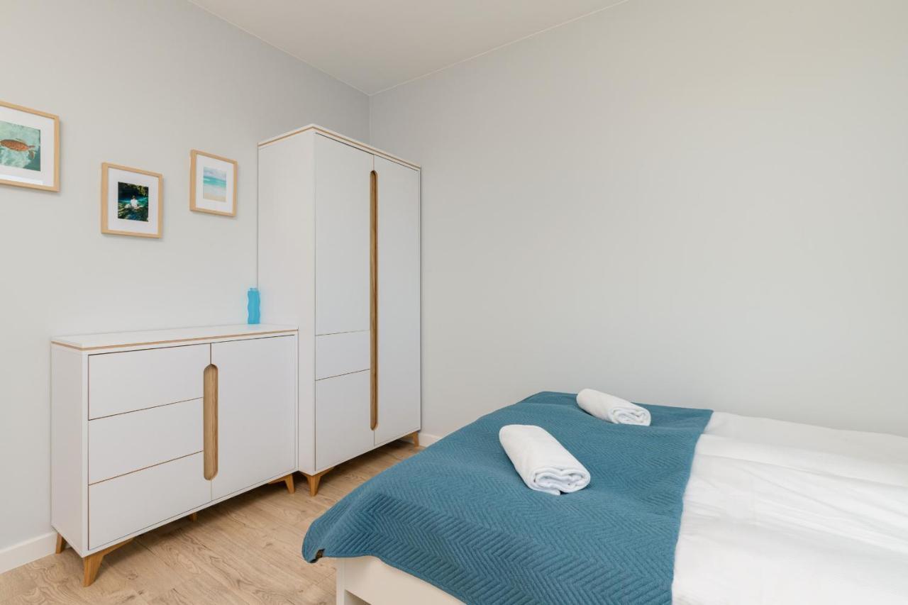 Sea Waves With Park View By Renters *