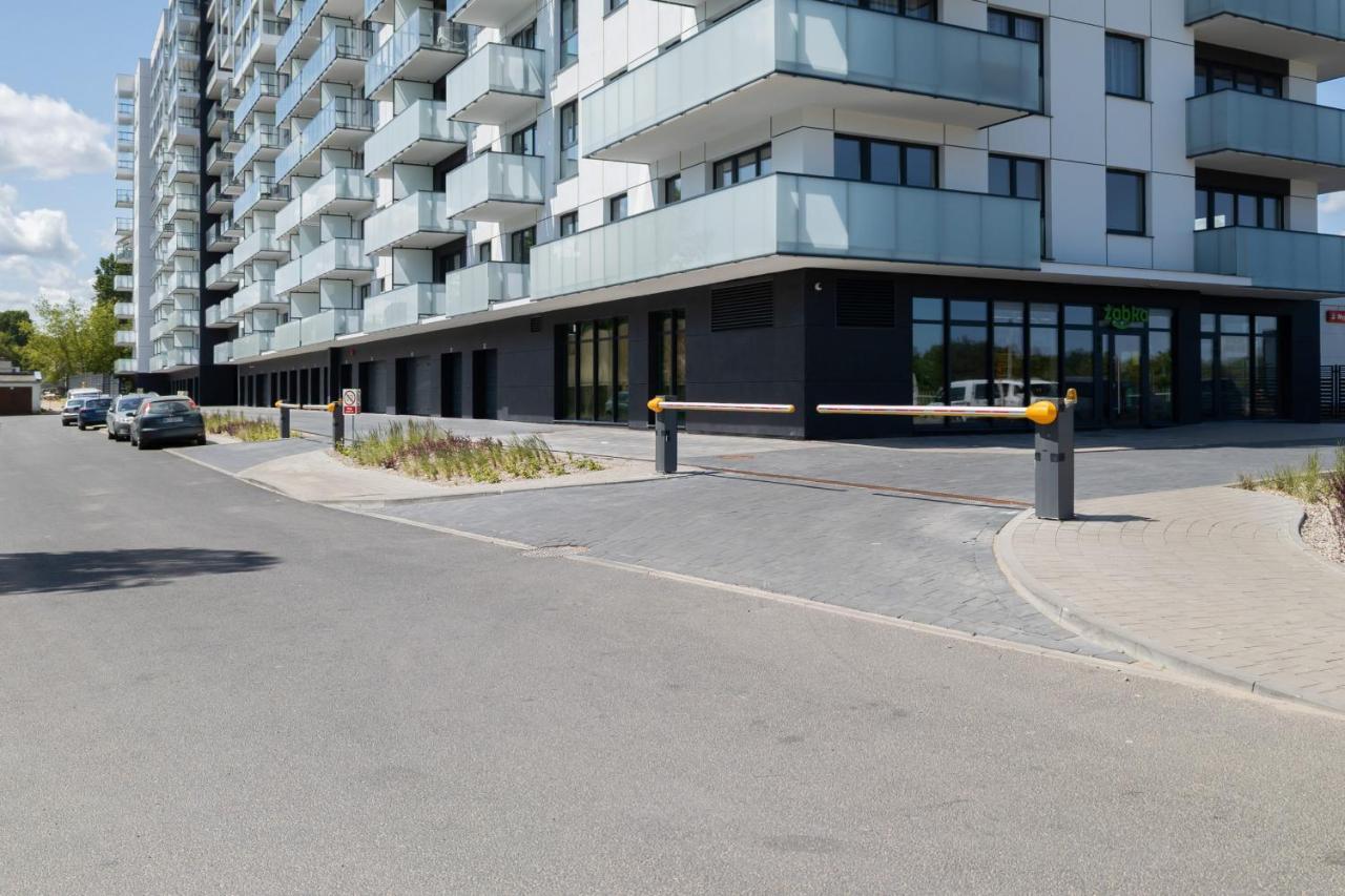 Sea Waves With Park View By Renters *