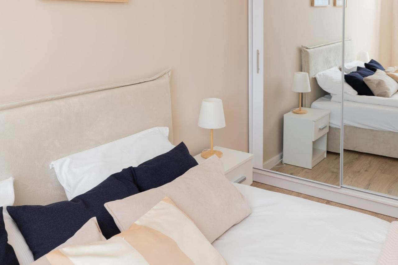 Apartment Sea Waves With Park View By Renters