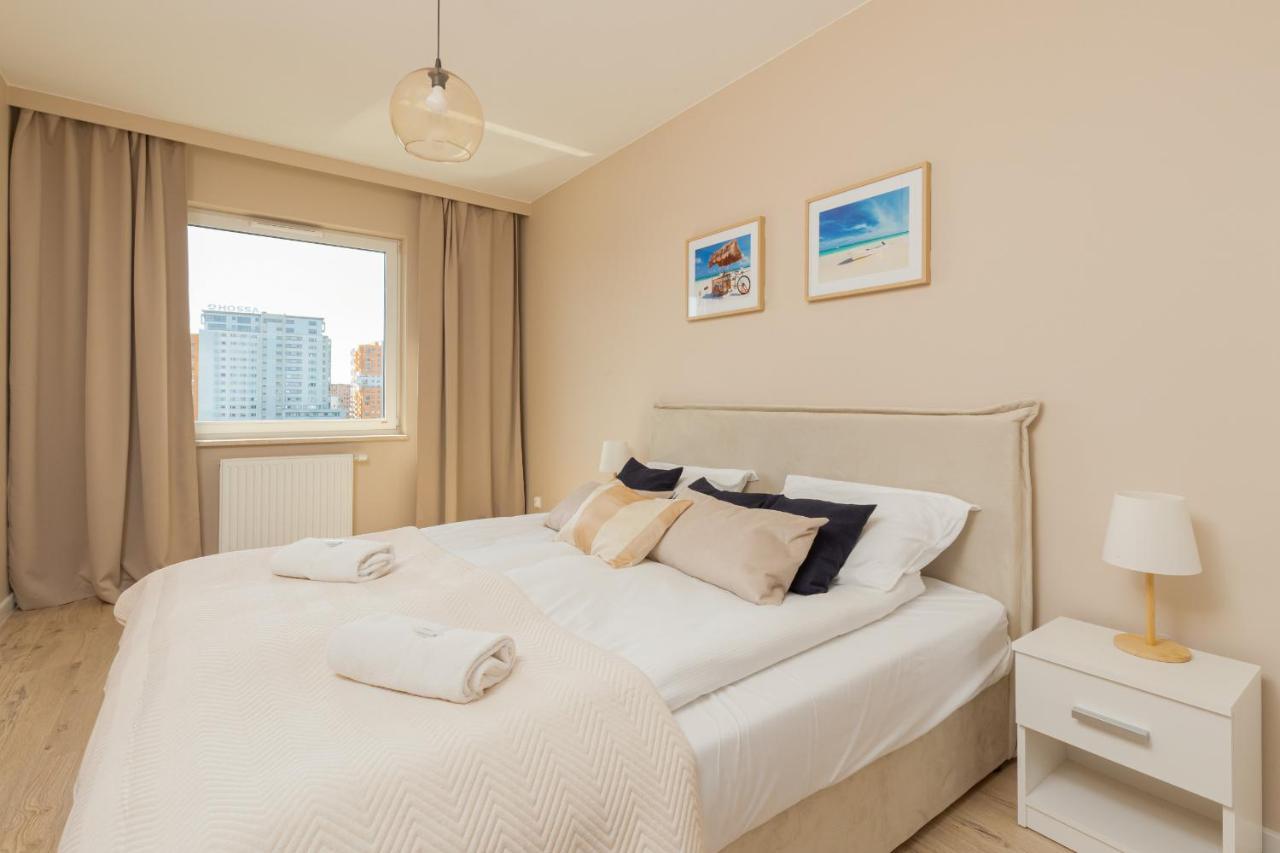 Sea Waves With Park View By Renters Apartment *