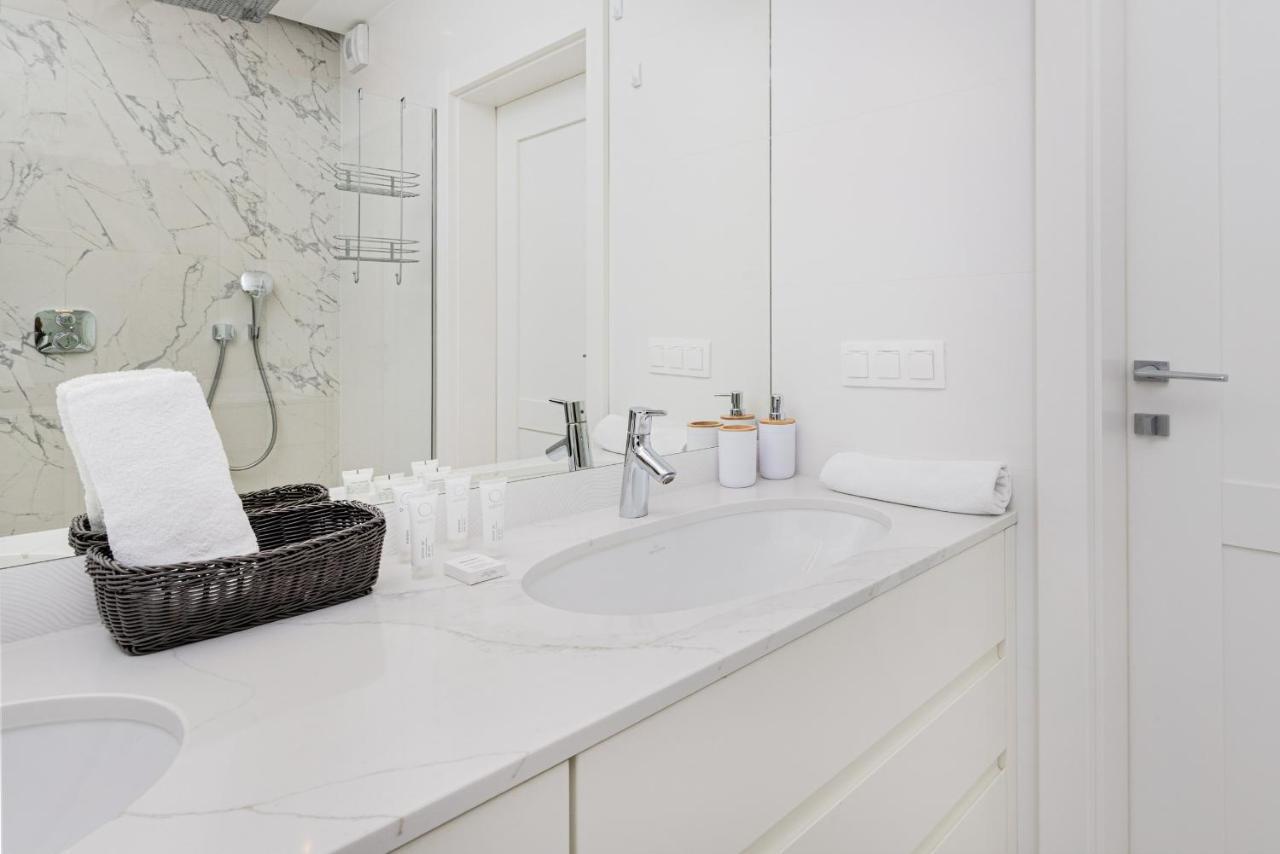 Garnizon For 6 Guests With Parking & Balcony By Renters Apartment *