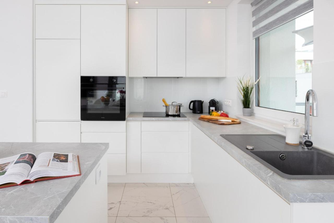 Garnizon For 6 Guests With Parking & Balcony By Renters Apartment Gdansk